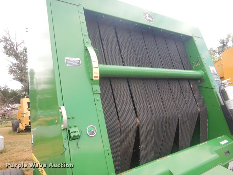 image for item HU9456 2013 John Deere 569  round baler