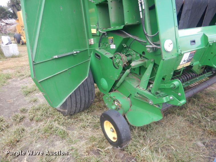 image for item HU9456 2013 John Deere 569  round baler