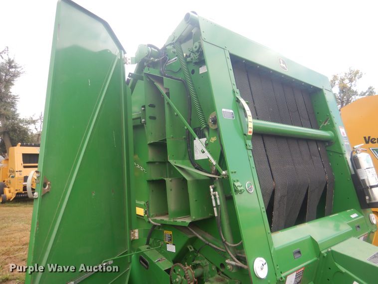 image for item HU9456 2013 John Deere 569  round baler