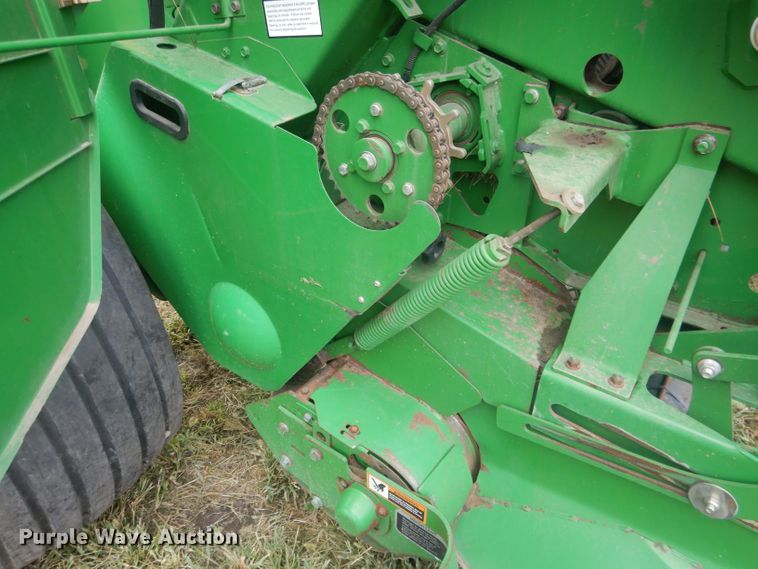 image for item HU9456 2013 John Deere 569  round baler