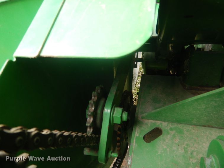 image for item HU9456 2013 John Deere 569  round baler