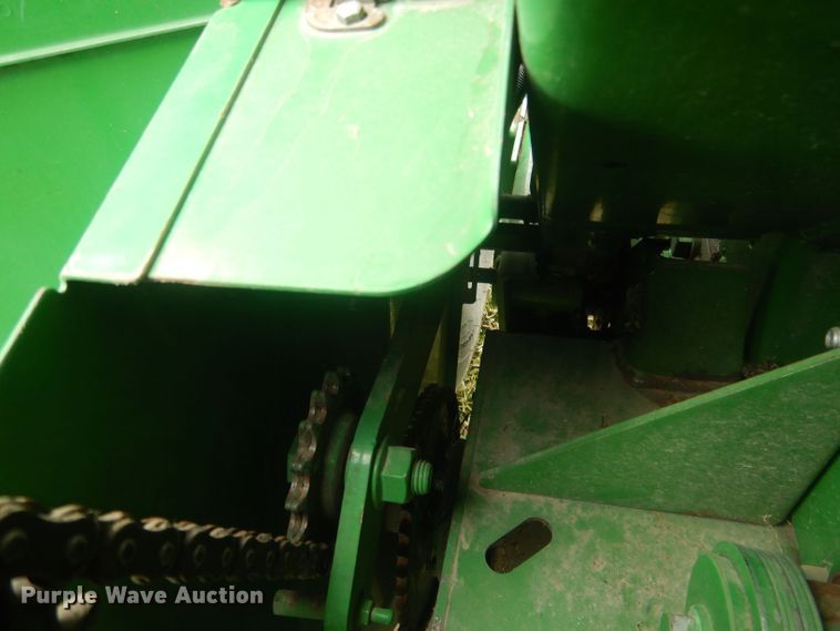 image for item HU9456 2013 John Deere 569  round baler