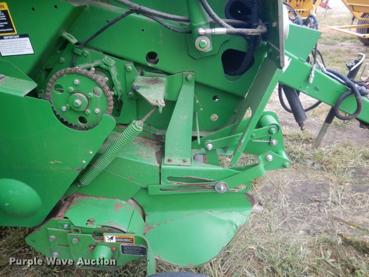 image for item HU9456 2013 John Deere 569  round baler