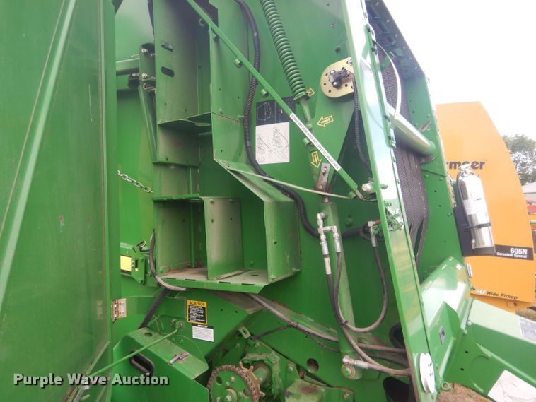 image for item HU9456 2013 John Deere 569  round baler