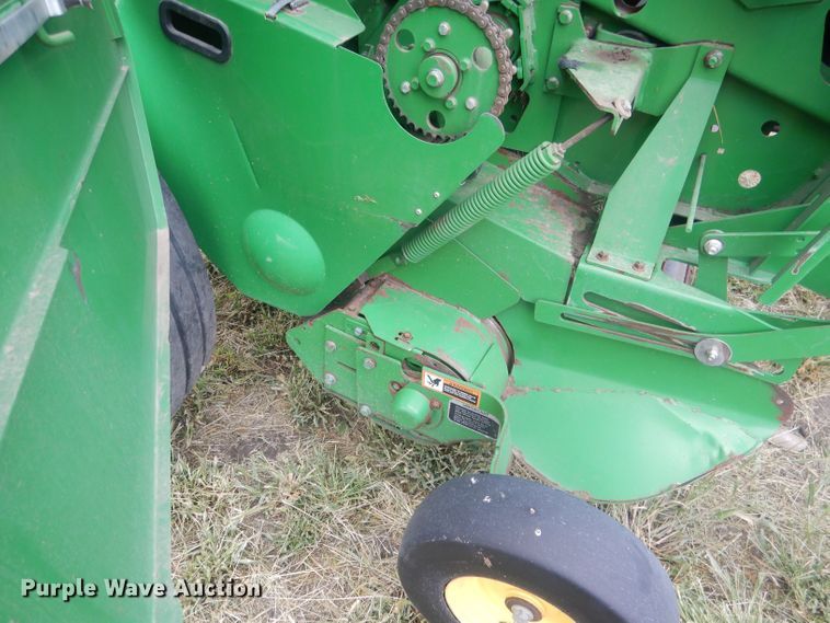 image for item HU9456 2013 John Deere 569  round baler