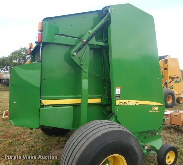 image for item HU9456 2013 John Deere 569  round baler