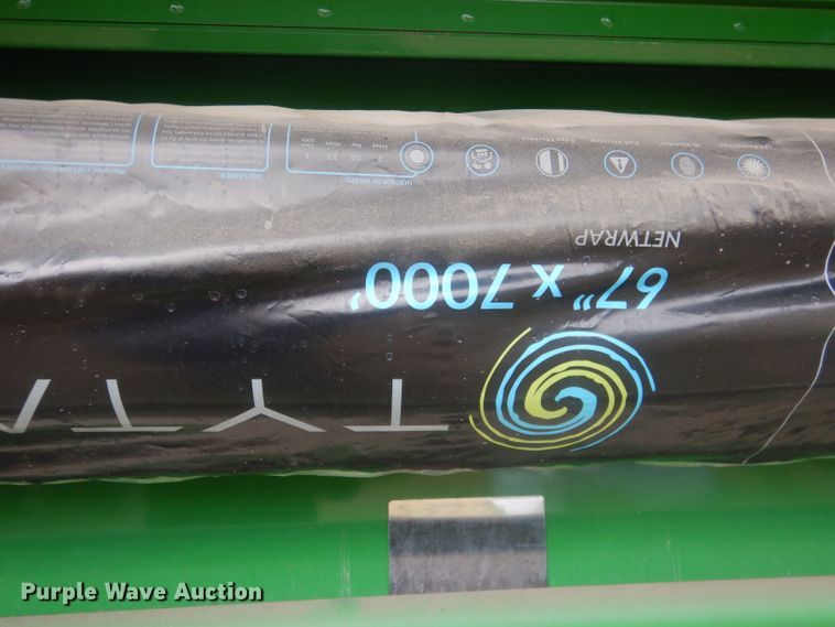 image for item HU9456 2013 John Deere 569  round baler