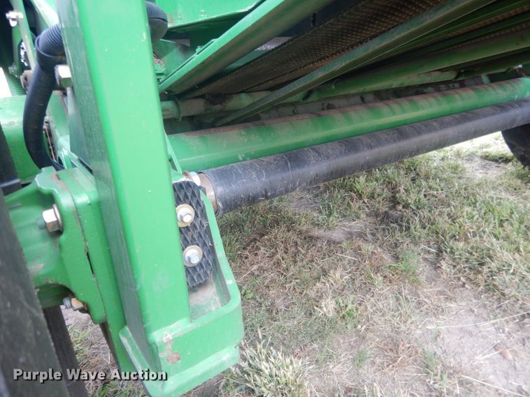 image for item HU9456 2013 John Deere 569  round baler