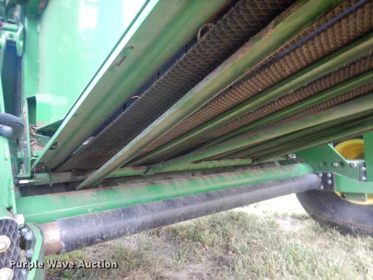 image for item HU9456 2013 John Deere 569  round baler