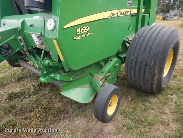 image for item HU9456 2013 John Deere 569  round baler