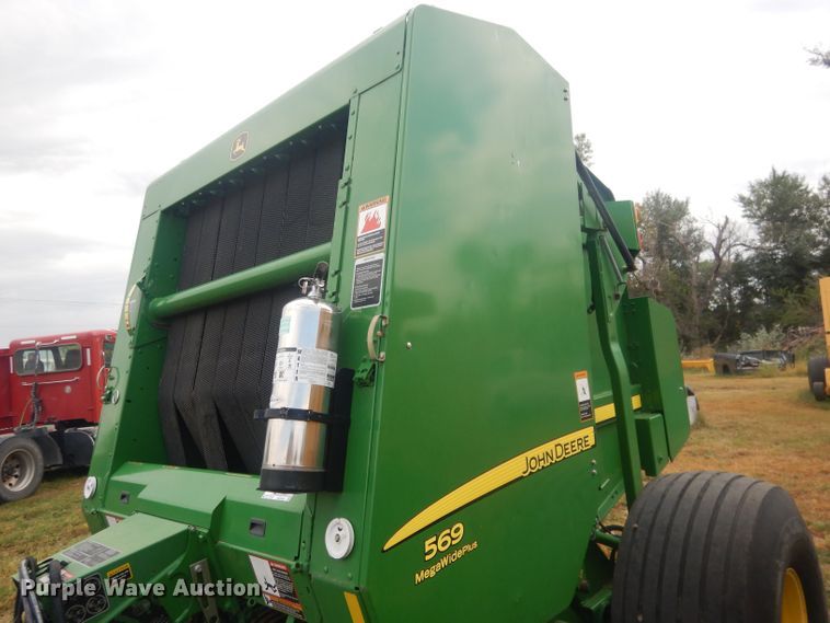 image for item HU9456 2013 John Deere 569  round baler
