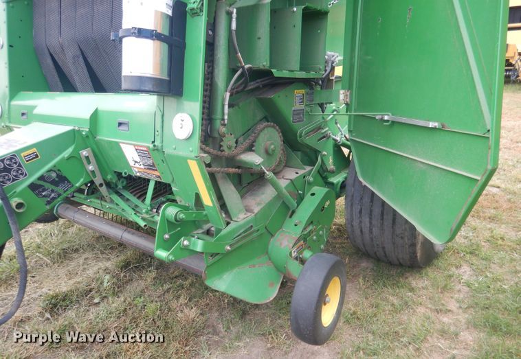 image for item HU9456 2013 John Deere 569  round baler