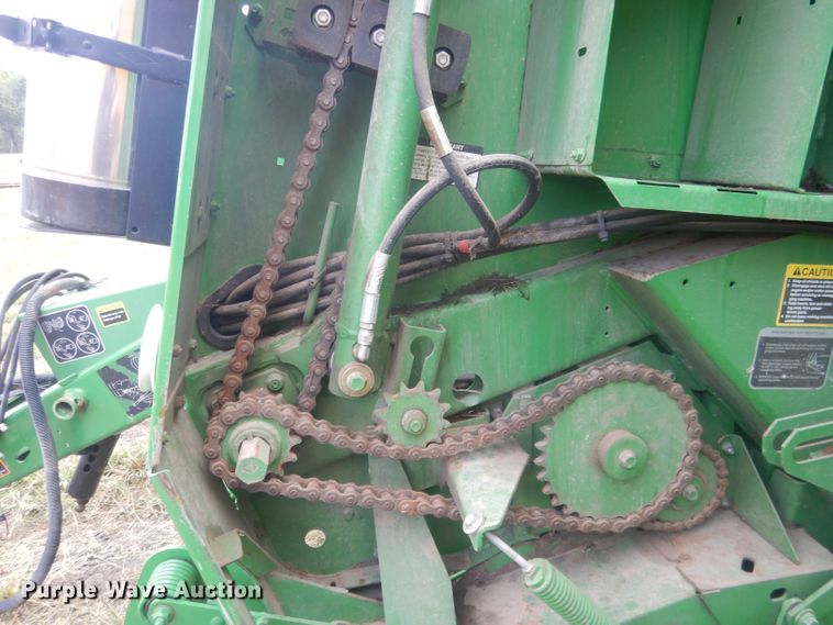 image for item HU9456 2013 John Deere 569  round baler