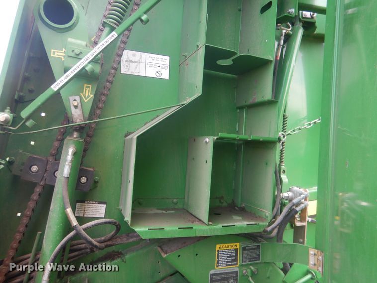 image for item HU9456 2013 John Deere 569  round baler