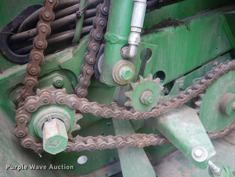 image for item HU9456 2013 John Deere 569  round baler