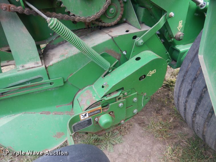 image for item HU9456 2013 John Deere 569  round baler