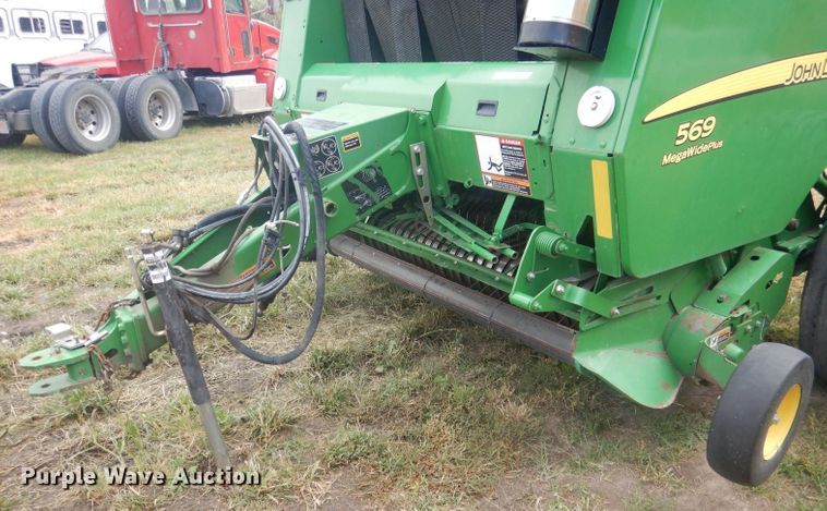 image for item HU9456 2013 John Deere 569  round baler