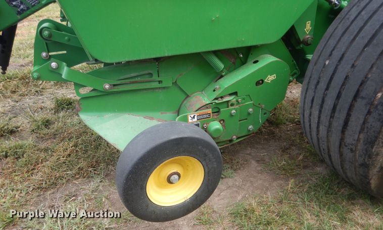 image for item HU9456 2013 John Deere 569  round baler