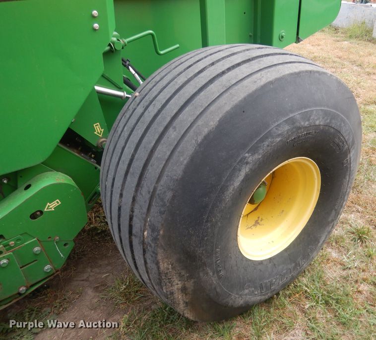 image for item HU9456 2013 John Deere 569  round baler