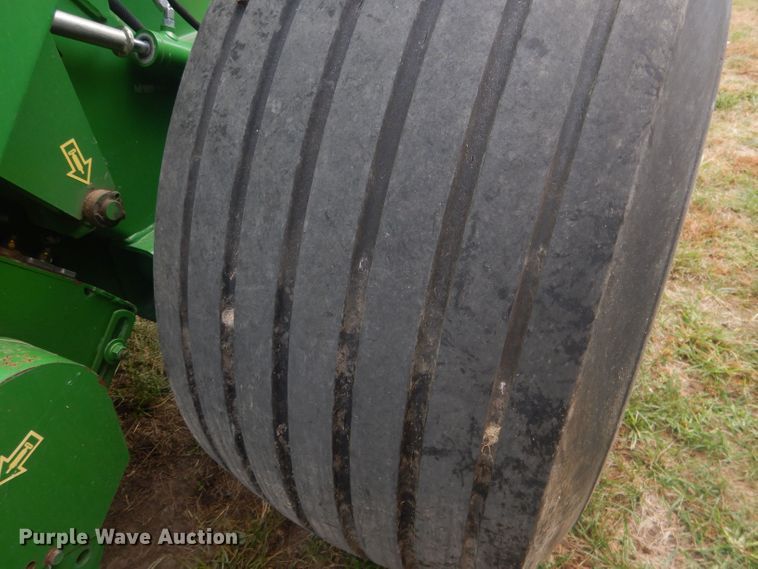 image for item HU9456 2013 John Deere 569  round baler