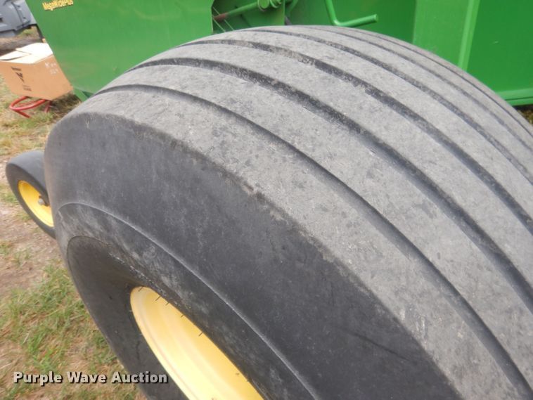 image for item HU9456 2013 John Deere 569  round baler