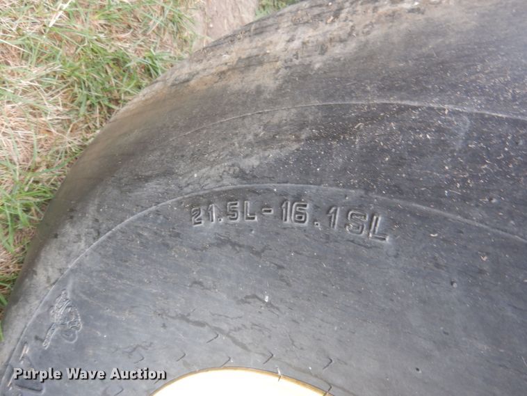 image for item HU9456 2013 John Deere 569  round baler