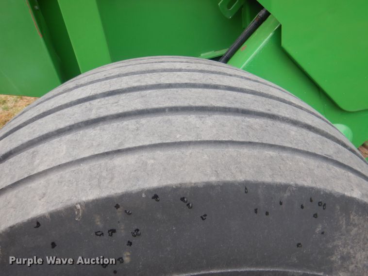 image for item HU9456 2013 John Deere 569  round baler