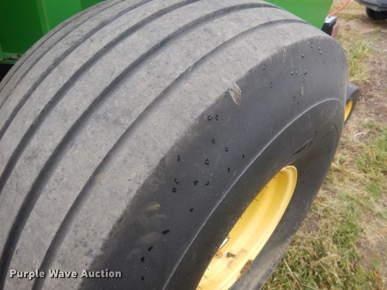 image for item HU9456 2013 John Deere 569  round baler