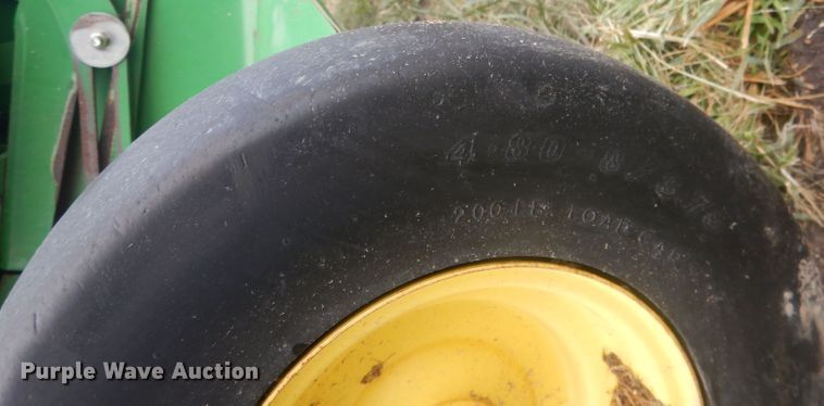image for item HU9456 2013 John Deere 569  round baler