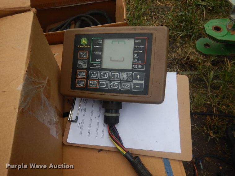 image for item HU9456 2013 John Deere 569  round baler