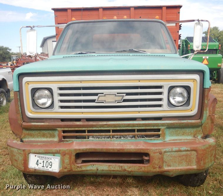 image for item HU9457 1973 Chevrolet C60  grain truck