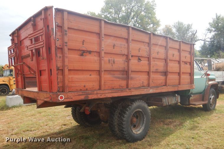 image for item HU9457 1973 Chevrolet C60  grain truck