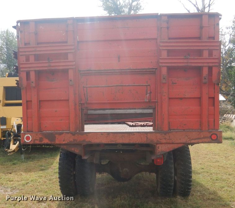 image for item HU9457 1973 Chevrolet C60  grain truck