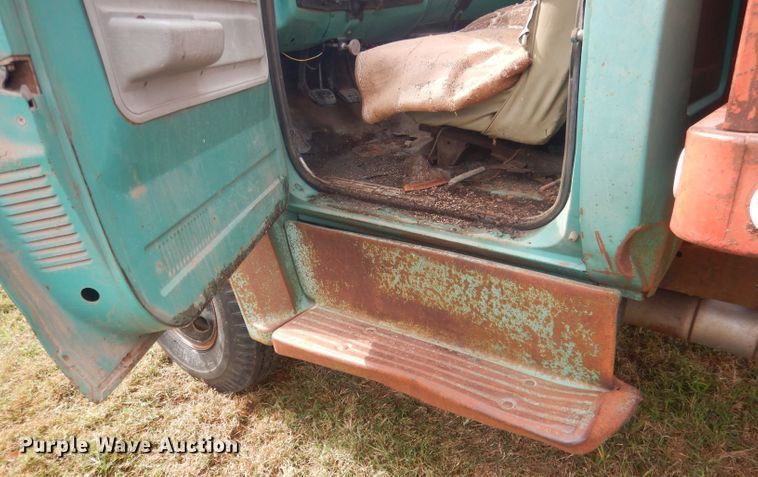 image for item HU9457 1973 Chevrolet C60  grain truck