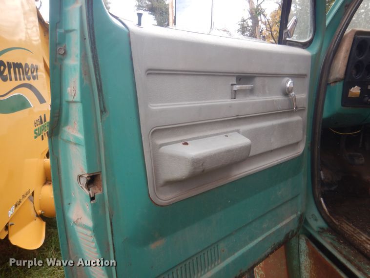 image for item HU9457 1973 Chevrolet C60  grain truck