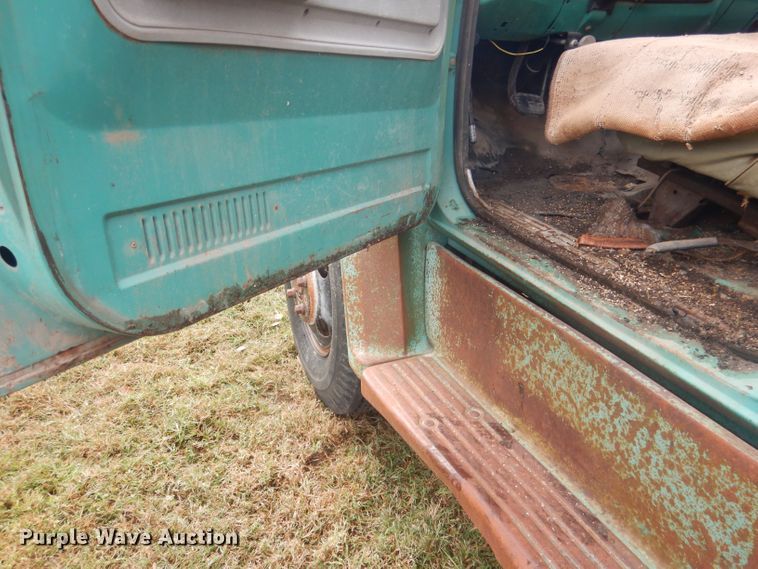 image for item HU9457 1973 Chevrolet C60  grain truck