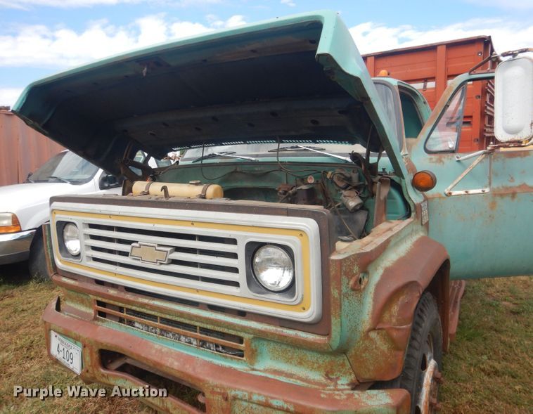 image for item HU9457 1973 Chevrolet C60  grain truck