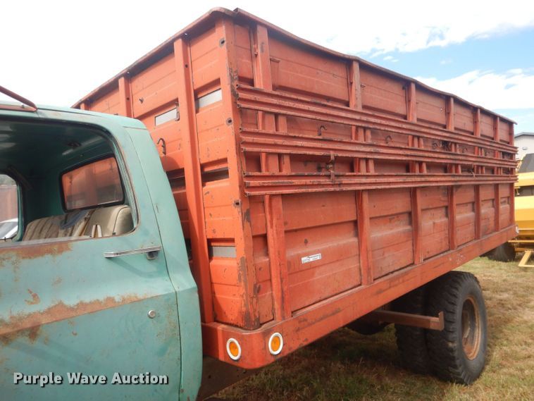 image for item HU9457 1973 Chevrolet C60  grain truck