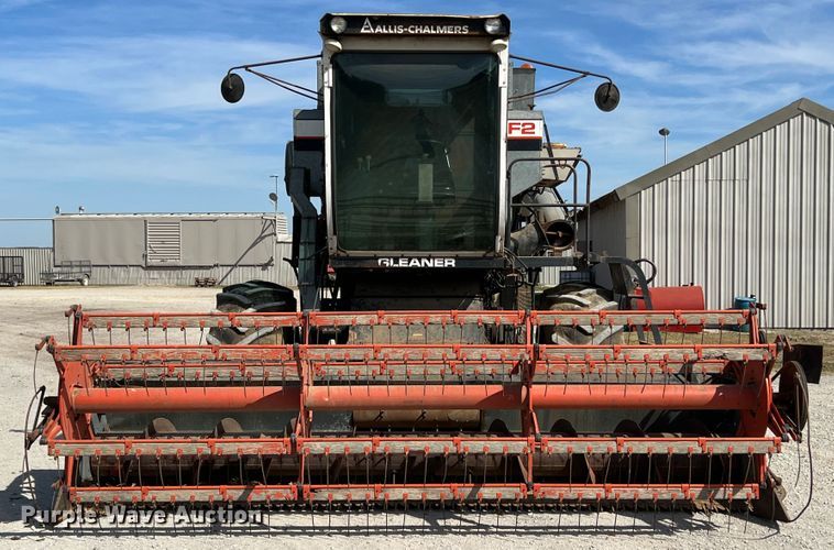 image for item HX9933 1977 Gleaner F2  combine