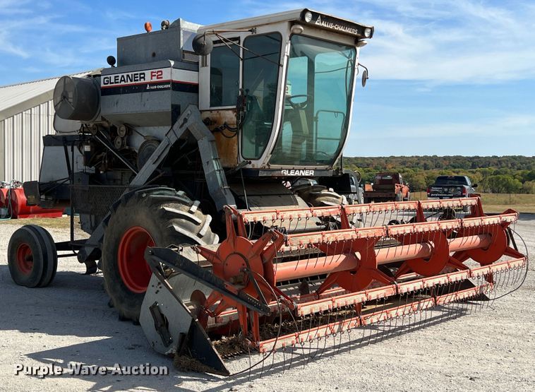 image for item HX9933 1977 Gleaner F2  combine
