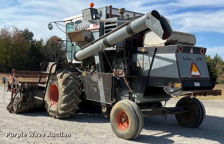 image for item HX9933 1977 Gleaner F2  combine