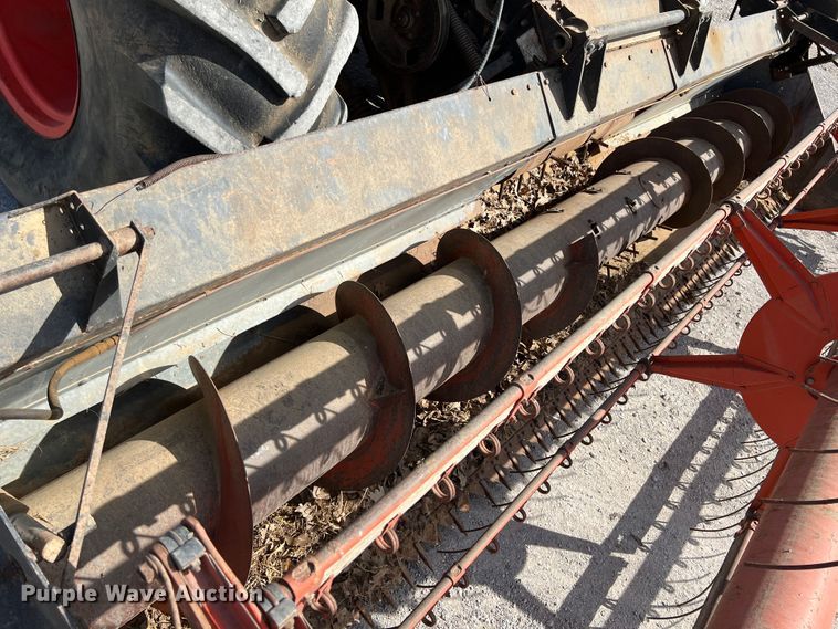 image for item HX9933 1977 Gleaner F2  combine