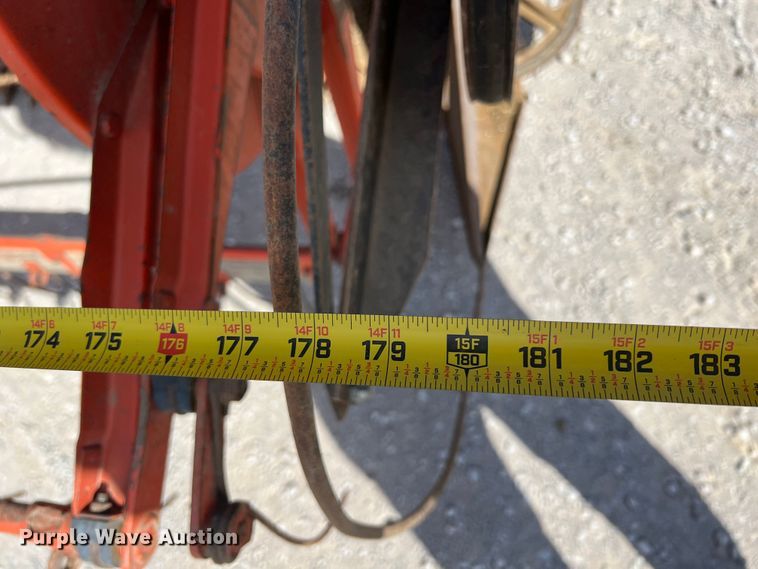 image for item HX9933 1977 Gleaner F2  combine