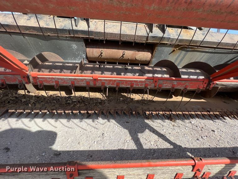 image for item HX9933 1977 Gleaner F2  combine