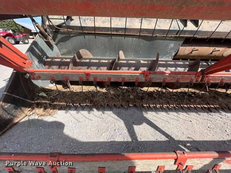 image for item HX9933 1977 Gleaner F2  combine