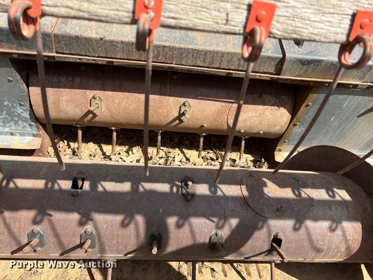 image for item HX9933 1977 Gleaner F2  combine