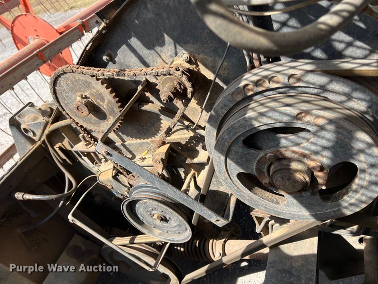 image for item HX9933 1977 Gleaner F2  combine