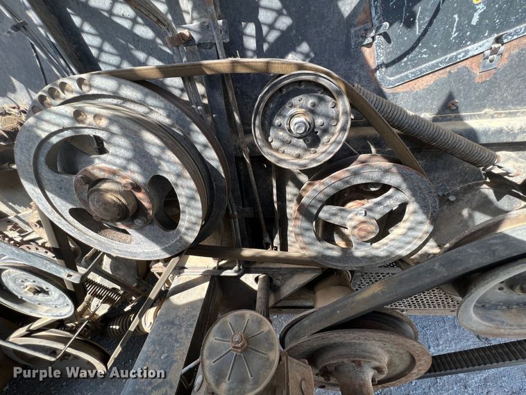 image for item HX9933 1977 Gleaner F2  combine