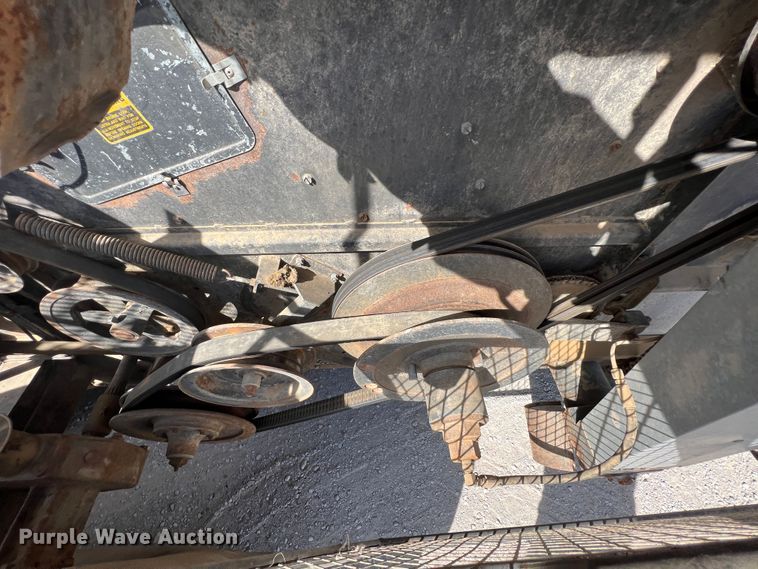 image for item HX9933 1977 Gleaner F2  combine