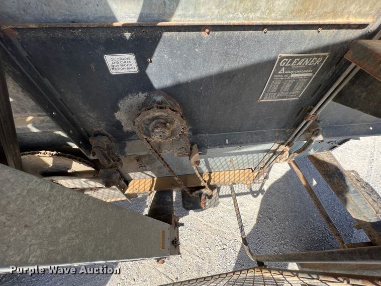 image for item HX9933 1977 Gleaner F2  combine